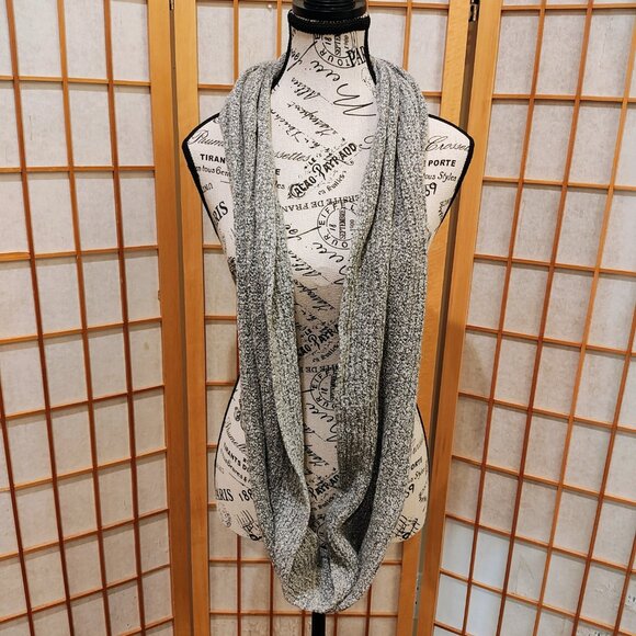 New Haven The Snood Scarf, One Size, Excellent Used Condition! (EUC) - Picture 2 of 5